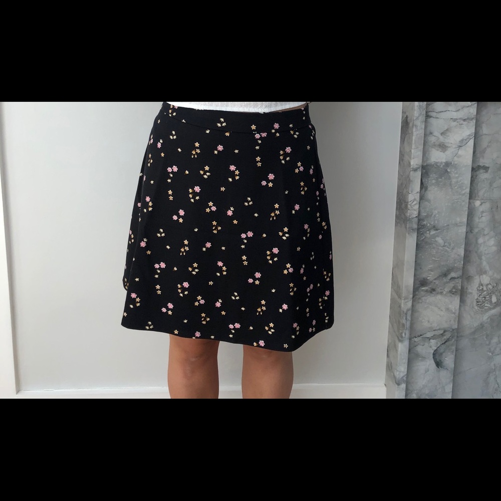 Floral loft skirt- size M